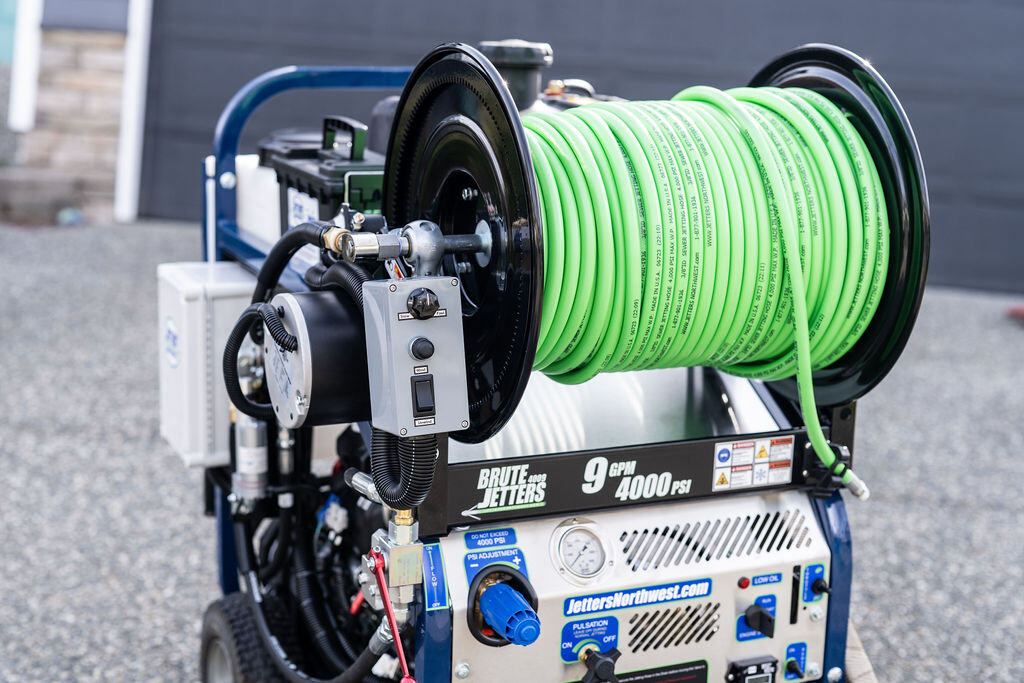 Brute 4009 cart jetter, 9 GPM at 4,000 PSI, with powered hose reel